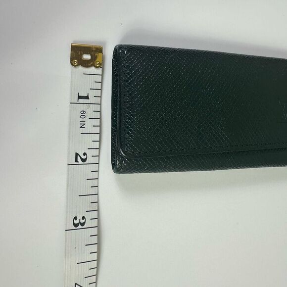 Louis Vuitton Green Taiga Leather 4 Key Case Holder - Picture 16 of 16